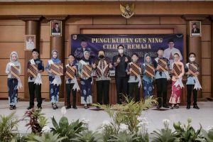 Bupati Hendy menghadiri acara pengukuhan Gus Ning Cilik dan Remaja di Aula Kantor Disdikbud Jember. (ist) - Bupati Hendy Kukuhkan Gus Ning Cilik dan Remaja Duta Pariwisata