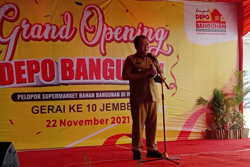 Bupati Jember Hendy Siswanto memberikan sambutan. (ist) - Depo Bangunan Buka Gerai ke-10 di Kabupaten Jember