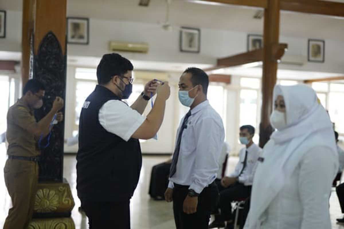 Bupati Kediri, Hanindhito Himawan Pramana saat membuka Diklat berpesan agar para calon Kepala Sekolah benar-benar memanfaatkan pelatihan ini - Pesan Bupati Kediri Dalam Diklat Calon Kepala Sekolah