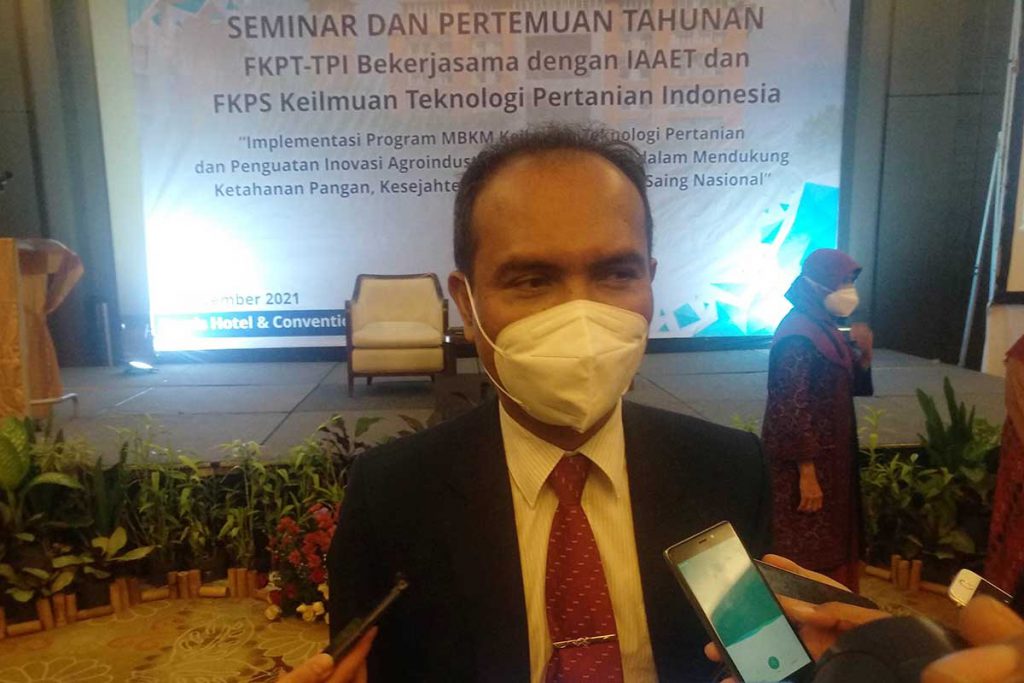 Dekan Fakultas Teknologi Pertanian-Universitas Brawijaya, Prof Dr Ir Imam Santoso, MP. (rhd) - FKPT-TPI Rumuskan Kurikulum MBKM dan Petani Milenial