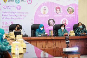 Ferry Silviana Abdullah Abu Bakar membuka Sekolah bagi Perempuan Bekal Tantangan Hidup di Masa Depan Nanti (Selimut Hati), Kamis (18/11/2021) - Selimut Hati, Sekolah Perempuan Sadarkan Hak-Hak Perempuan