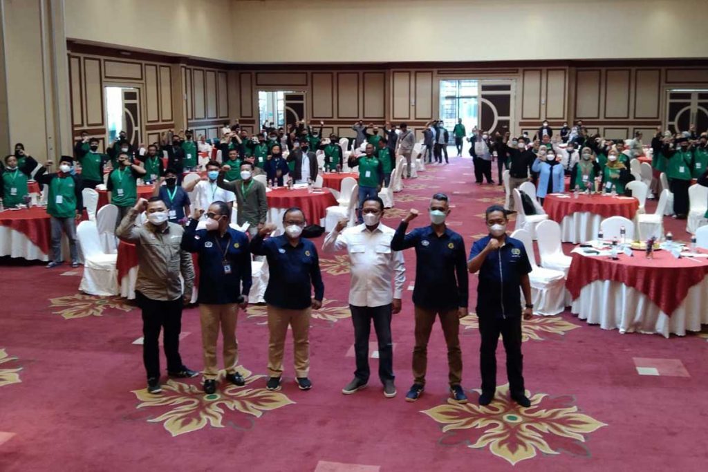 Foto bersama peserta Sosialisasi Kinerja dan Regulasi BPH Migas. (jaz) - BPH Migas Gandeng DPR RI Komisi VII Sosialisasi Kinerja dan Regulasi