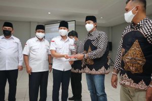 Gus Ipin hadiri pelantikan dewan penasihat dan kepengurusan baru PMI Kabupaten Trenggalek masa bhakti 2021-2026, di Hall Hotel Jaas Permai, Trenggalek, Rabu (24/11/2021) - Pelantikan Pengurus PMI Trenggalek Masa Bhakti 2021-2026