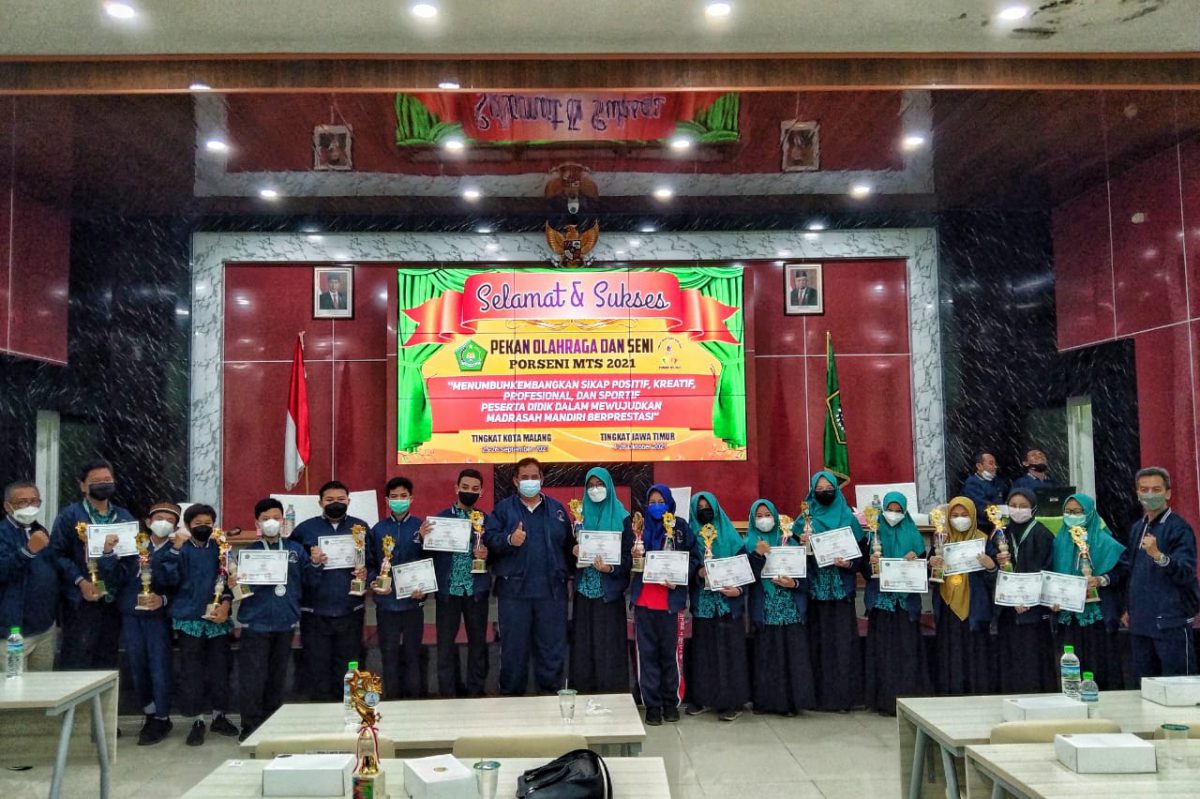 Delapan siswa MTsN 1 memperoleh medali di ajang Porseni Jawa Timur.