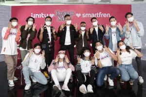 Jajaran Smartfren bersama "Dari Jendela Sekolah"; dan UN1TY, dalam virtual press conference kokreasi Smartfren. (ist) - Smartfren Kokreasi dengan UN1TY dan Acara TV Dari Jendela SMP