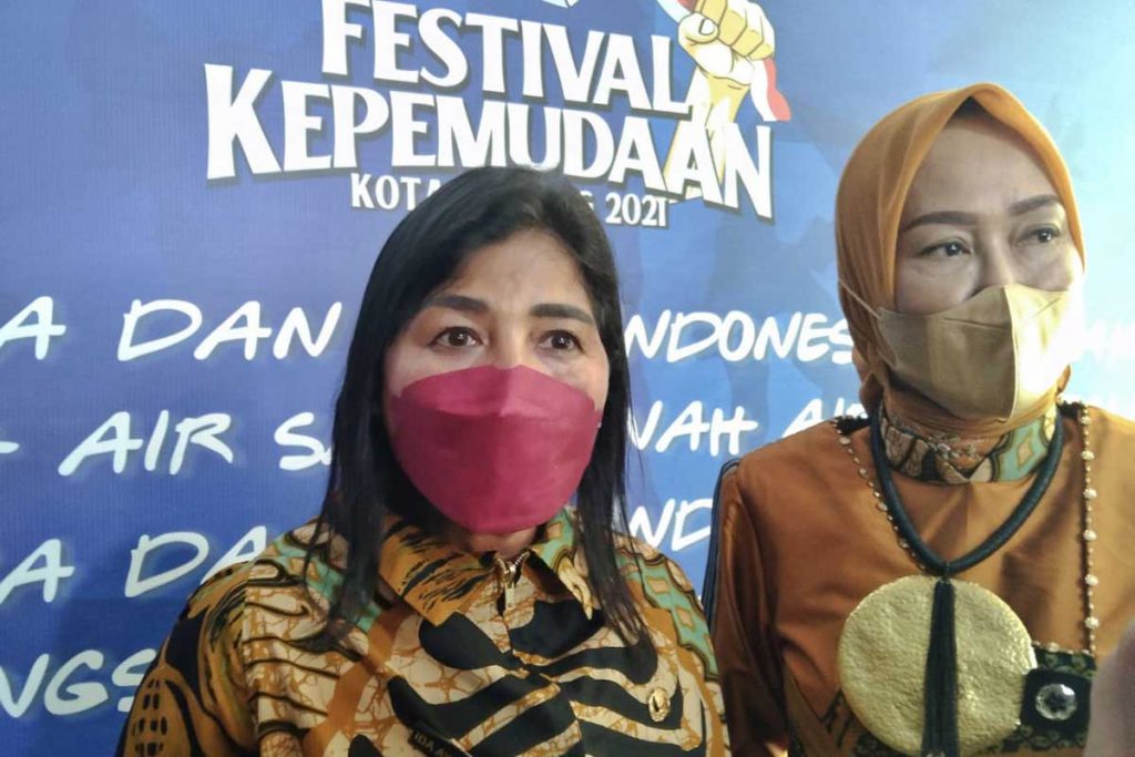 Kepala Disporapar Kota Malang, Ida Ayu Made Wahyuni menjelaskan, event tersebut untuk memupuk rasa memiliki. (jaz) - Disporapar Dorong Peran Pemuda dalam Festival Kepemudaan 2021