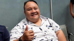 Komedian Rony Dozer. (ist) - Pelawak Rony Dozer Meninggal Dunia di Teras Rumah