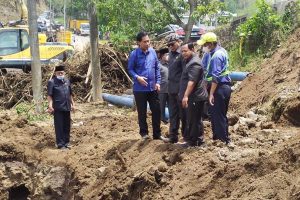 Komisi B DPRD Kota Malang sidak perbaikan pipa PDAM di Jurang Susuh. (ist) - Komisi B DPRD Kota Malang Sidak Perbaikan Pipa PDAM di Jurang Susuh, Begini Hasilnya