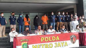 Konferensi pers kasus perampasan tanah Nirina Zubir. (ist) - Polda Metro Jaya Amankan 3 Tersangka Perampasan Tanah Milik Ibu Nirina Zubir