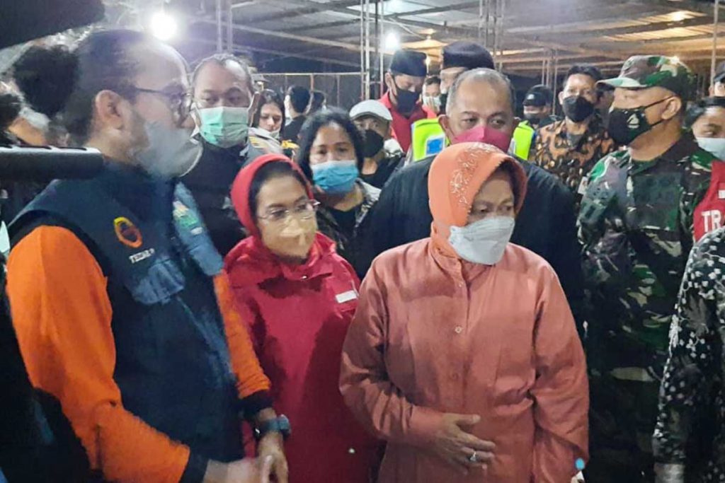 Mensos didampingi Ketua DPRD Kota Malang, dan Forpimda Kota Malang. (ist) - Mensos Siapkan Bufferstock Korban Banjir Bandang Kota Batu-Malang