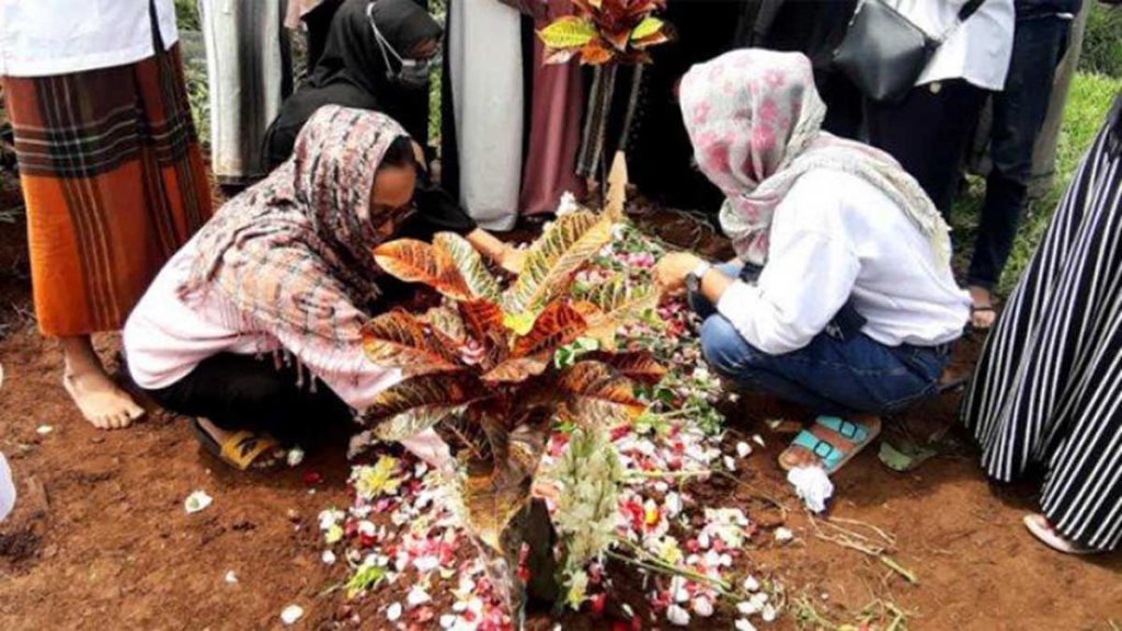 Pemakaman aktris Hanna Kirana. (ist) - Aktris 'Suara Hati Istri' Hanna Kirana Meninggal Dunia