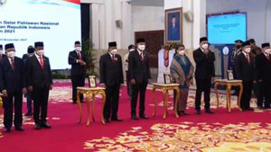 Penganugerahan bintang jasa nakes. (ist) - Presiden Jokowi Berikan Tanda Kehormatan ke 300 Nakes yang Gugur Tangani Covid-19