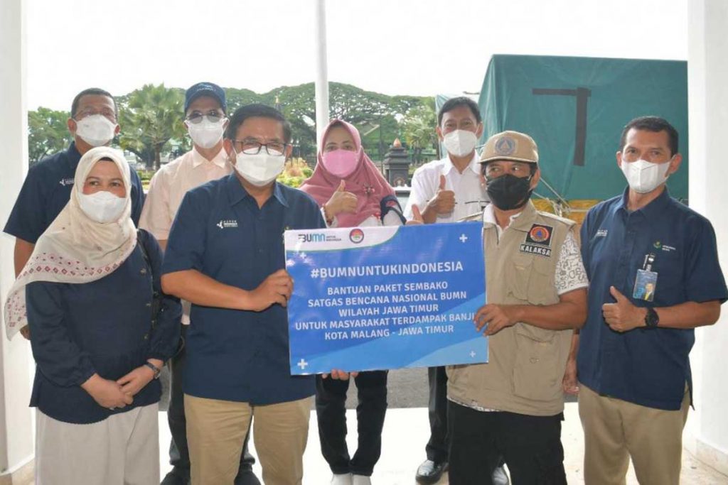 Penyaluran bantuan untuk Kota Malang di Balaikota Malang. (ist) - BUMN se-Jatim Salurkan Bantuan Banjir Bandang Batu-Malang