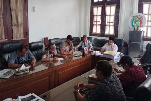Perwakilan warga diterima dan ditampung aspirasinya oleh anggota Komisi B DPRD Kota Malang. (ist) - Penuhi Undangan Terbuka, Puluhan Masyarakat Kecele Datangi DPRD Kota Malang