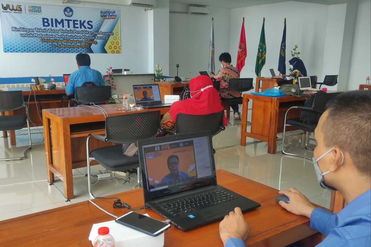 Peserta mengikuti bimtek pendidikan dan layanan mahasiswa berkebutuhan khusus. (rhd) - 100 Dosen Ikuti Bimtek Pendidikan dan Layanan Mahasiswa Berkebutuhan Khusus