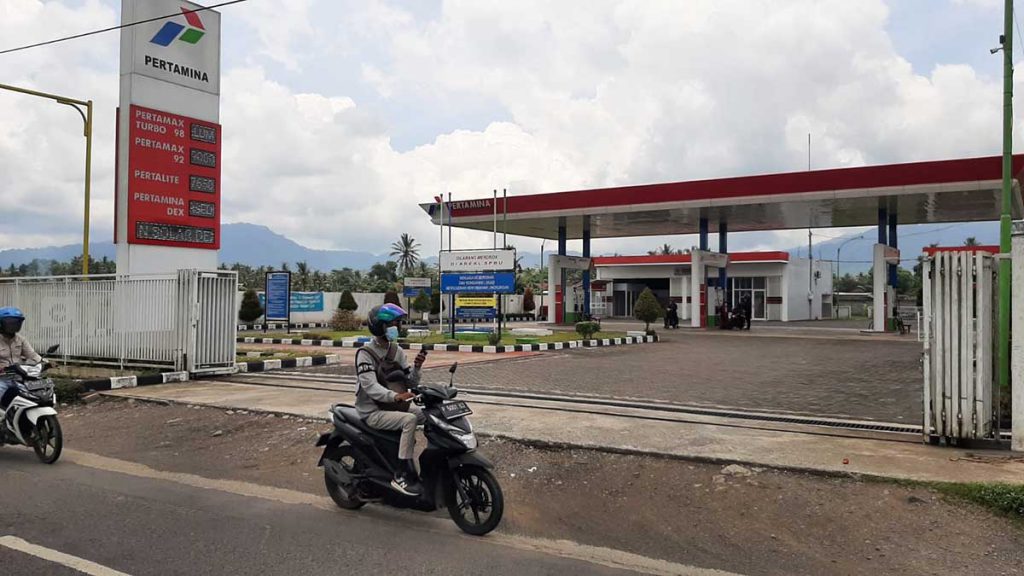 SPBU Blokagung, Desa Karangdoro, Kecamatan Tegalsari - SPBU Blokagung Diduga Membantu Penimbunan BBM Jenis Pertalite Secara Ilegal