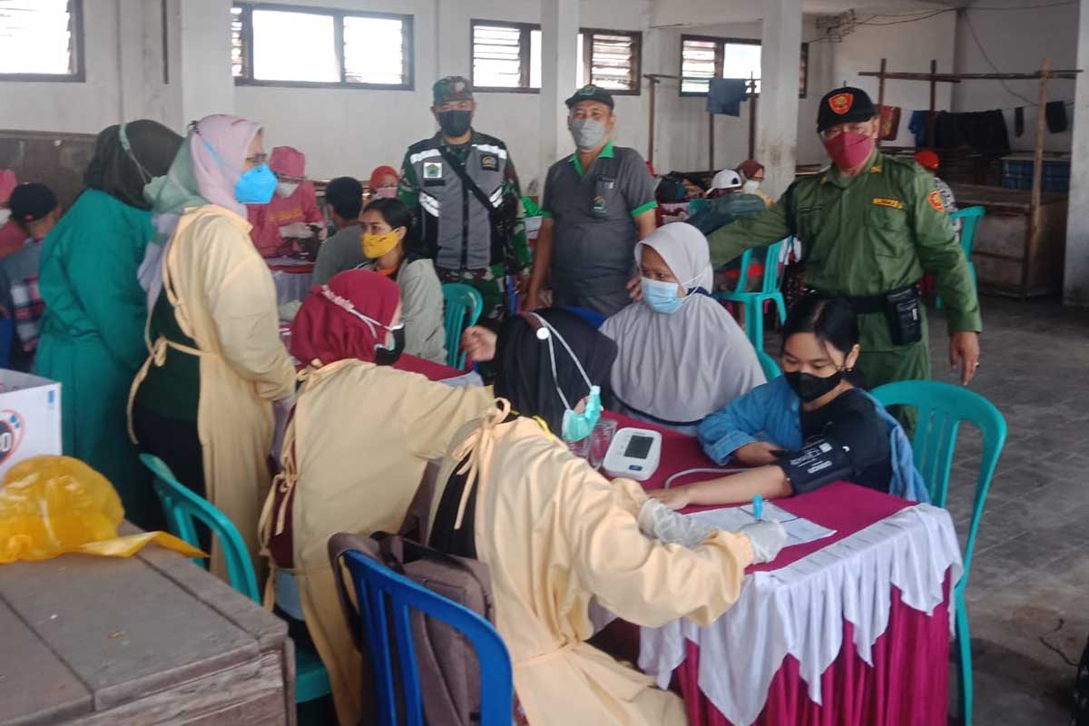 Salah satu sisi Pasar Kebalen jadi lokasi vaksinasi. (ist) - Maksimalkan Herd Immunity, Vaksinasi Digelar di Puskesmas, Pasar, Hingga Lapangan