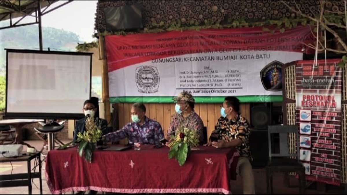 Sosialisasi mitigasi bencana di Dusun Brau, Desa Gunungsari, Kota Batu. (ist) - Doktor Mengabdi UB Sosialisasi Mitigasi Bencana di Kota Batu