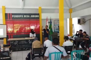 Suasana pembinaan kepada para petani di Pendopo Desa Jubung. (ist) - Pemdes Jubung Gandeng Mahasiswa Unej Bina Petani