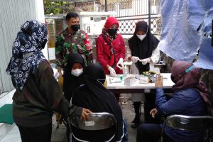 Suasana vaksinasi di Klinik Adi Husada. (ist) - 125 Warga Pisangcandi Vaksin di Klinik Adi Husada