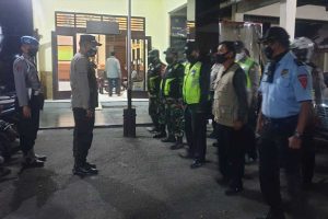 Tim gabungan apel sebelum operasi yustisi malam. (ist) - Targetkan PPKM Level I, Tim Gabungan Masifkan Operasi Yustisi Malam