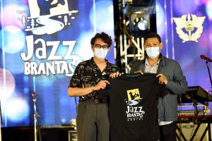 Wali Kota Kediri, Abdullah Abu Bakar sat acara Jazz Brantas #2 yang digelar secara virtual - Jazz Brantas #2 Bangkitkan Industri Kreatif di Tengah Pandemi
