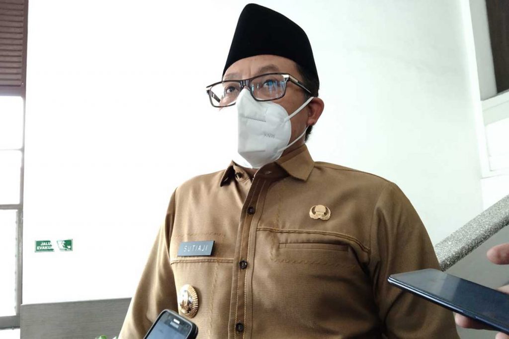 Walikota Malang, Drs H Sutiaji memberikan tanggapan soal perawatan Pasar Blimbing. (jaz) - Akses Rusak, Paguyuban Pedagang Pasar Blimbing Swadaya Mengecor Jalan