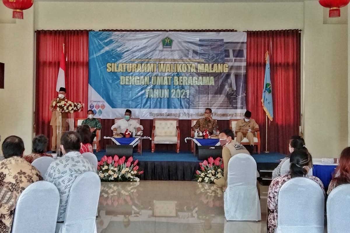 Walikota Malang, Drs H Sutiaji menyampaikan pesan keberagaman. (jaz) - Sambung Silahturahmi Umat Beragama, Pemkot Sambangi Yayasan Samanggi Viriya