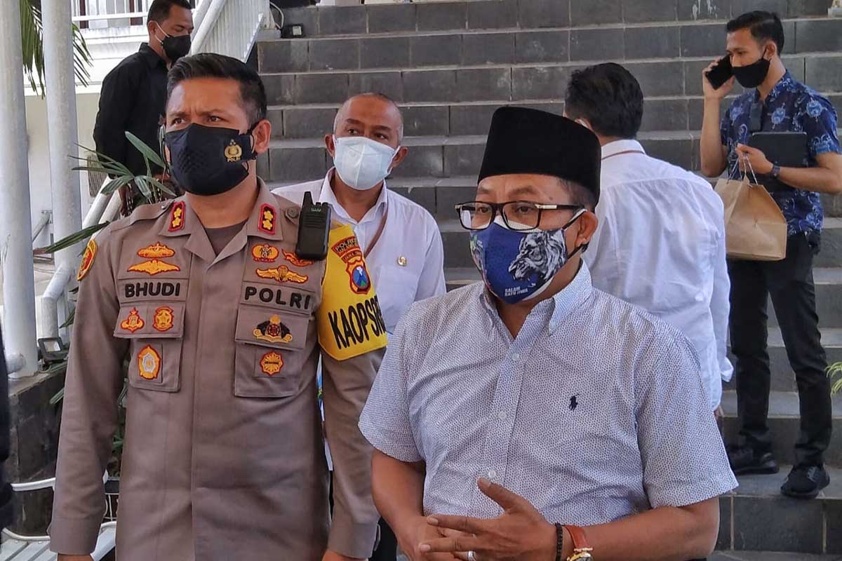 Walikota Malang Sutiaji didampingi Kapolresta Malang Kota AKBP Budi Hermanto. (jaz) - Sutiaji Imbau Masyarakat Tetap Waspada Sambut Nataru