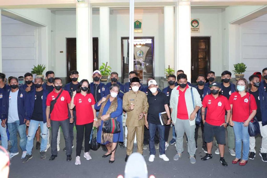 Walikota Malang bersama manajemen Arema Indonesia dan J99 Corp, serta Aremania. (ist) - Wali Kota Sutiaji Dukung Spirit Majukan Prestasi Seluruh Arek Malang