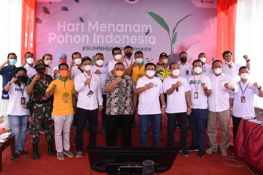 Wujud CSR BUMN Hijaukan Indonesia tanam pohon. (ist) - Gerakan BUMN Hijaukan Indonesia, Petrokimia Gresik Tanam 12.300 Pohon - Di Kabupaten Pasuruan dan Lahan Bekas Longsor Kota Batu
