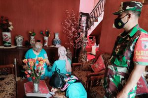 Antisipasi Omicron, vaksinasi door to door untuk lansia. (ist) - Antisipasi Omicron, Satgas Geber Vaksinasi di Empat Lokasi