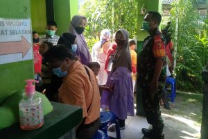 Antrian vaksinasi anak. (ist) - Masifkan Vaksinasi Anak SD di Penghujung Tahun 2021