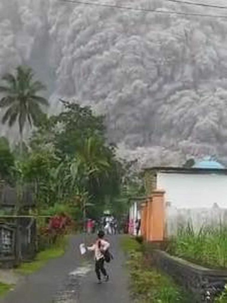 Erupsi Gunung Semeru. (ist) - Gunung Semeru Erupsi, Warga Diminta Evakuasi
