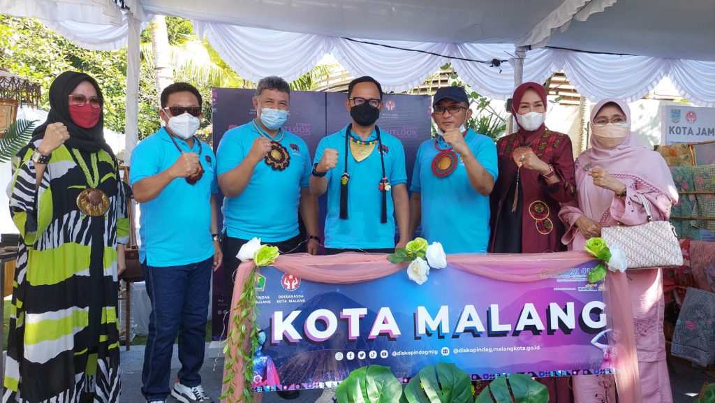 Kunjungan peserta Apeksi di stand Kota Malang.