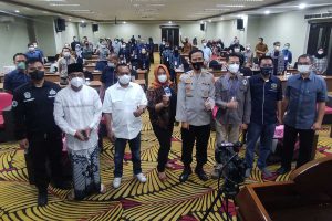 Jajaran Pimpinan PWI, Polresta Makota, mitra kerja dan para peserta UKW. (rhd) - Mbois, Wartawan Lintas Kota Ikuti UKW PWI Malang Raya-Polresta Makota