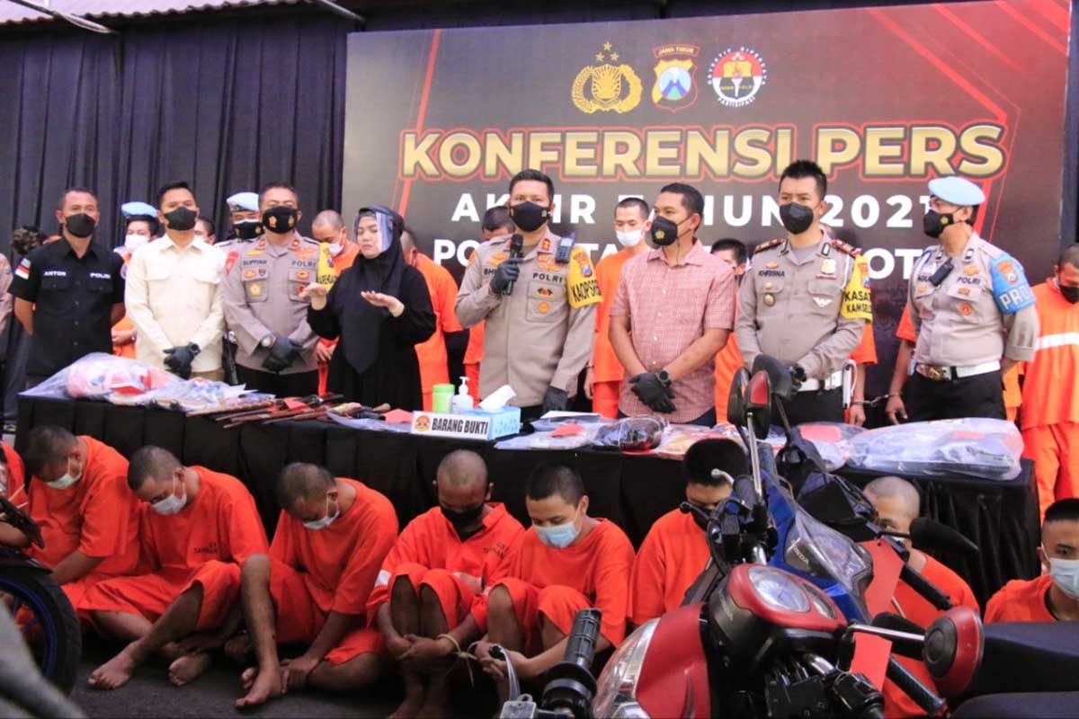 Kapolresta Malang Kota, AKBP Budi Hermanto, SIK, MSi, saat konferensi pers akhir tahun 2021. (ist) - Sepanjang 2021, Polresta Malang Kota Tuntaskan 944 Kasus Kriminal