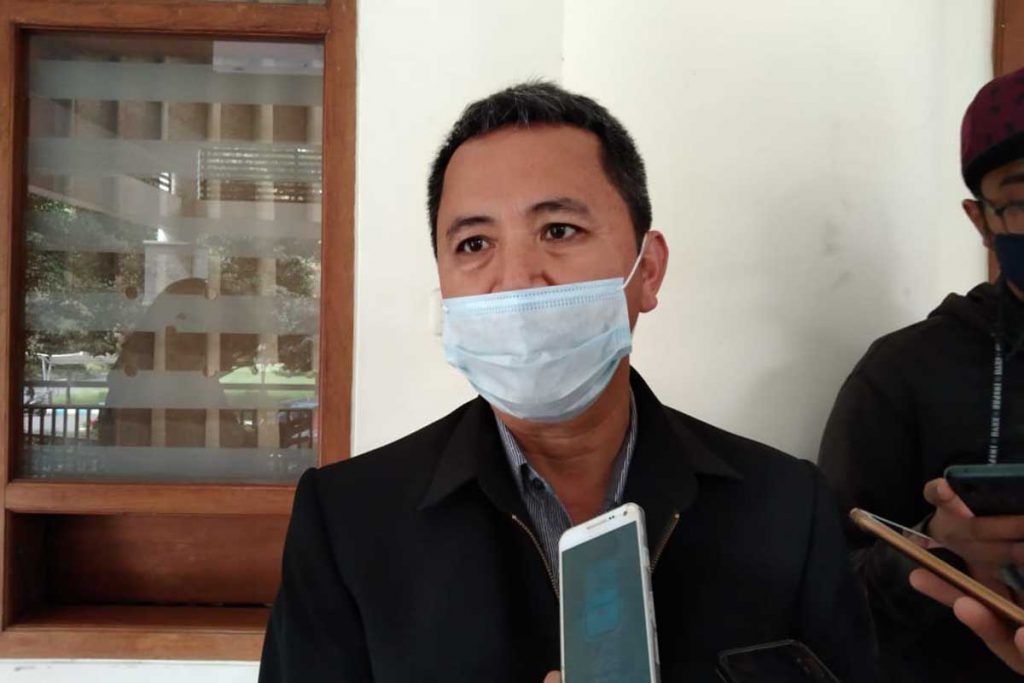 Ketua Panitia Wisuda 109 UM, Dr Sentot Kusairi MSi, menjelaskan prokes wisuda secara hybrid. (jaz) - 851 Wisudawan UM ke-109 Bakal Dilepas Hybrid