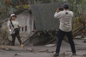 Lokasi erupsi semeru jadi wisata dadakan. (ist) - Lokasi Erupsi Semeru Jadi Wisata Dadakan, Bupati Lumajang: Ini Bukan Tontonan