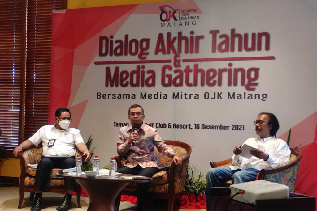 Pemaparan pemateri dialog akhir tahun. (rhd) - Perlunya Literasi Dukung Sektor Keuangan Tumbuh Positif Menuju Endemi