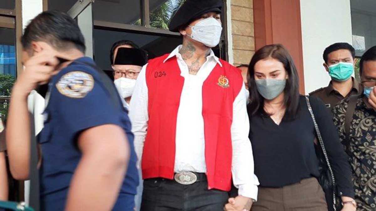 Penahanan Jerinx. (ist) - Terlibat Kasus Pengancaman, Jerinx Resmi Ditahan