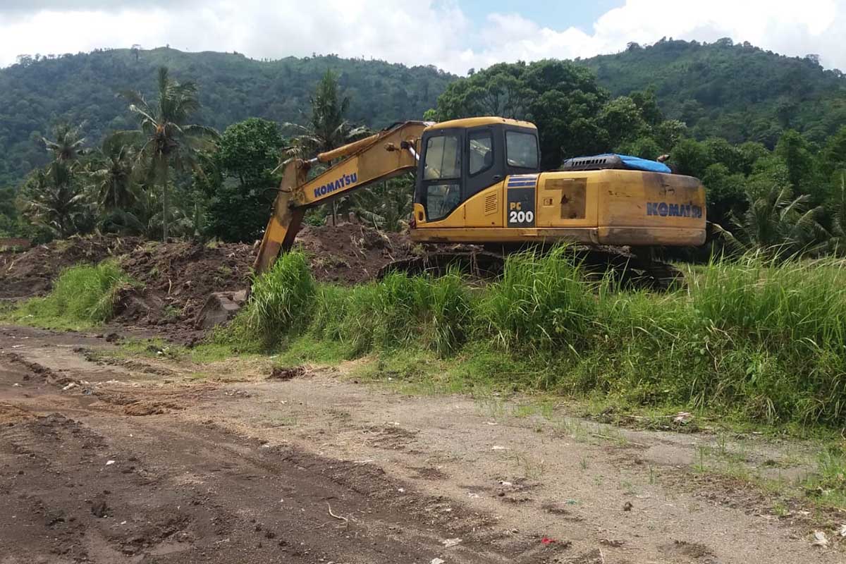 Penambangan galian C yang diduga ilegal di dusun Tegalgondo, Desa Tegalharjo, Kecamatan Kalibaru - Warga Kalibaru Desak Penegak Hukum Menutup Tambang Pasir Yang Diduga Tidak Berizin