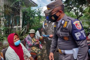 Pendataan para Penyandang Masalah Kesejahteraan Sosial (PMKS) oleh Satpol PP. (ist) - 26 PMKS Ditertibkan Petugas Gabungan, Langsung Diserahkan Ke Liposos