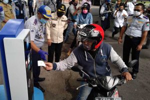 Pengguna e-parking mendapatkan kesempatan plat nopolnya diundi untuk mendapatkan hadiah. (rhd) - Dishub Beri Hadiah Sepeda pada Tujuh Plat Nopol Pemenang Undian e-parking