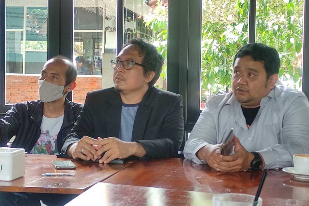 Penjelasan tim peneliti kepada awak media. (rhd) - Temuan Peneliti FISIP UB, Pandemi Tumbal Ketimpangan Data Kemiskinan Ekstrim