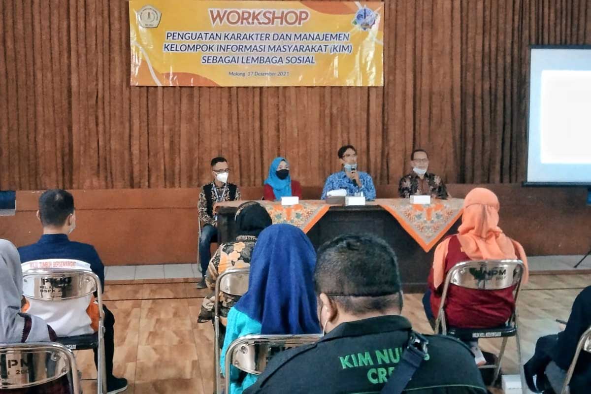 Penyampaian oleh pihak Ketua Forum KIM Kota Malang, Pantjawati Yustikarini. (jaz) - KIM Kota Malang Gelar Workshop Kuatkan Karakter dan Manajemen Lembaga Sosial