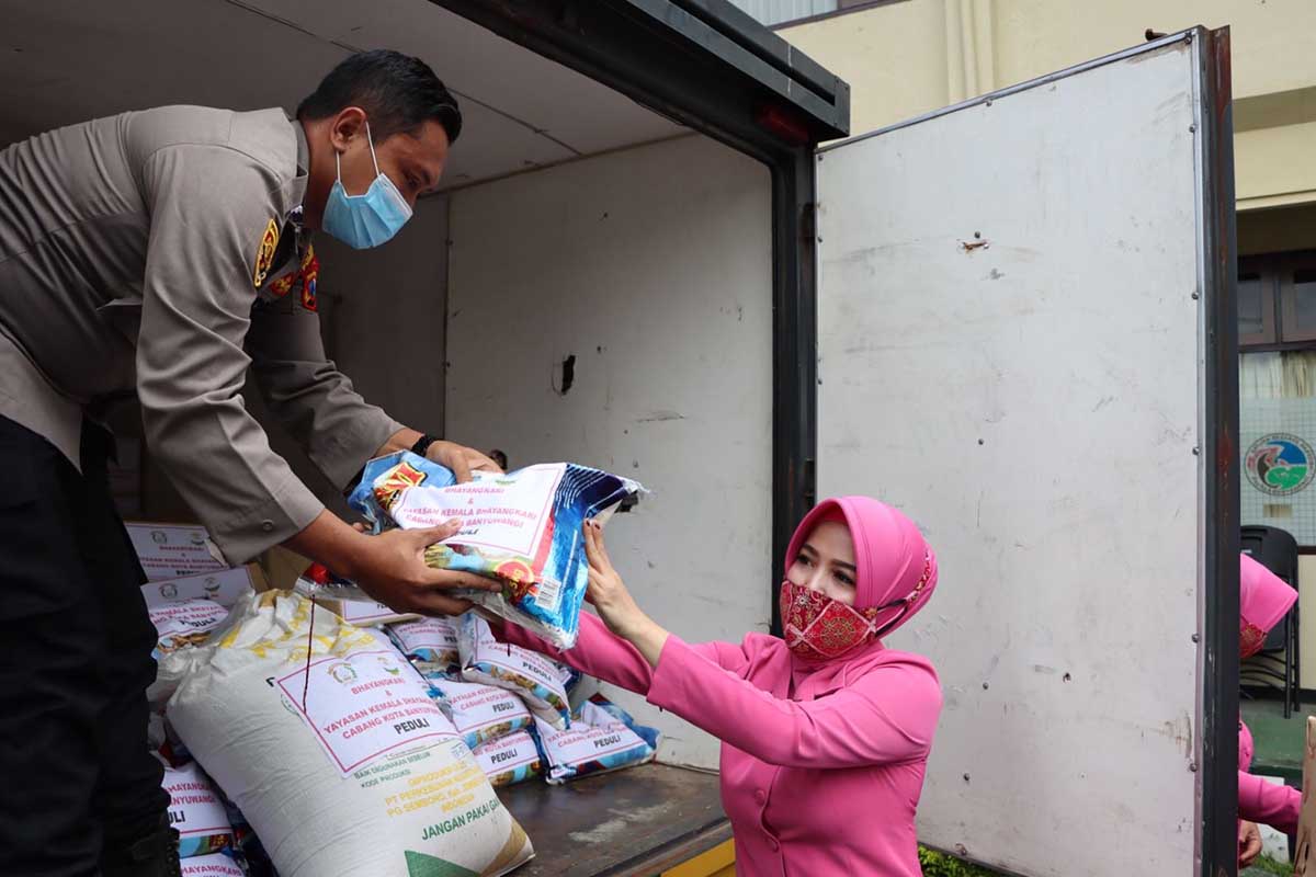 Polresta Banyuwangi Kirim 3 Truk Bantuan ke Lumajang