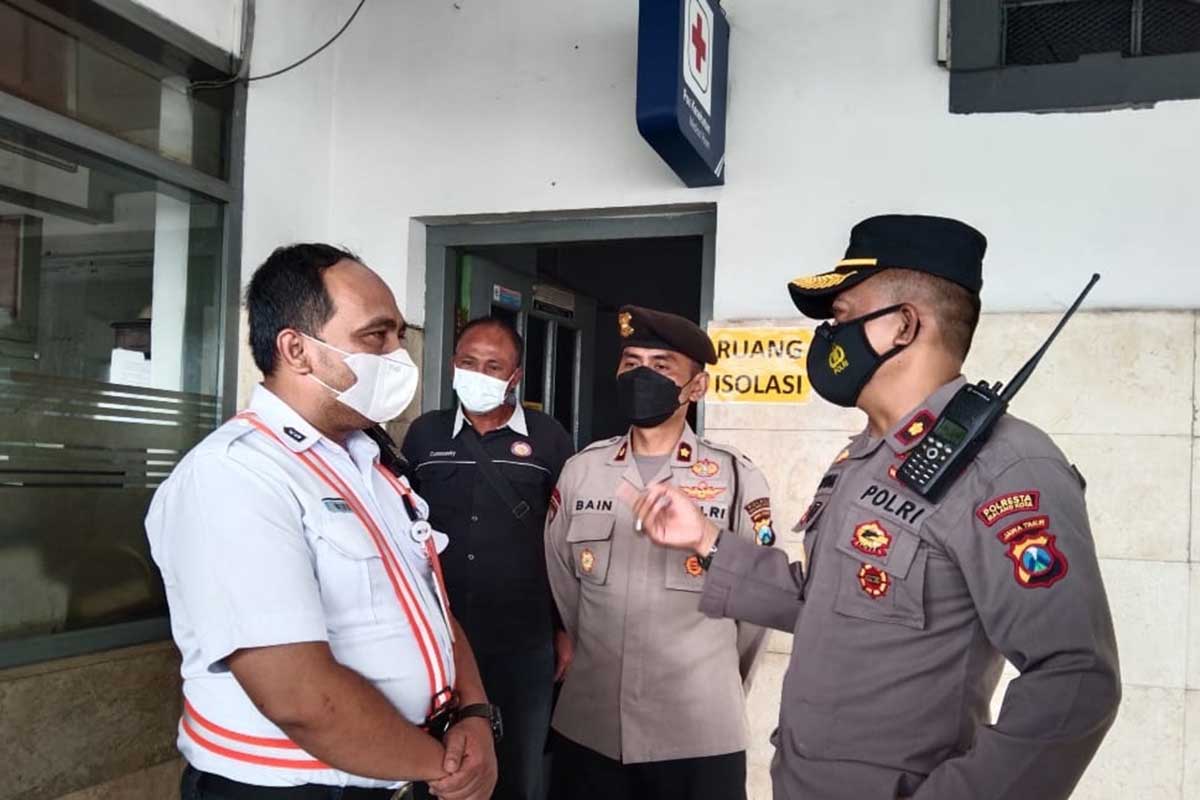 Ruang isolasi berada di sebelah sisi barat Stasiun Kota Baru. (jaz) - Siapkan Ruang Isolasi, Polresta Makota Pastikan Stasiun Kota Baru Patuhi Prokes