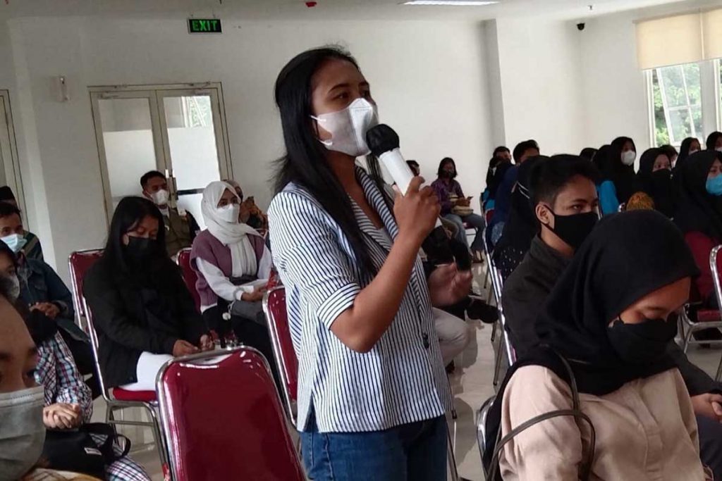 Salah satu penerima beasiswa dari Pemkot Malang, Angelina yang menempuh studi di UM. (jaz) - Pemkot Malang Bakal Channeling Beasiswa S2 Putra Daerah