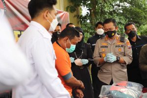 Satreskrim Polres Tangkap Komplotan Spesialis Pecah Kaca Mobil - Satreskrim Polres Tangkap Komplotan Spesialis Pecah Kaca Mobil